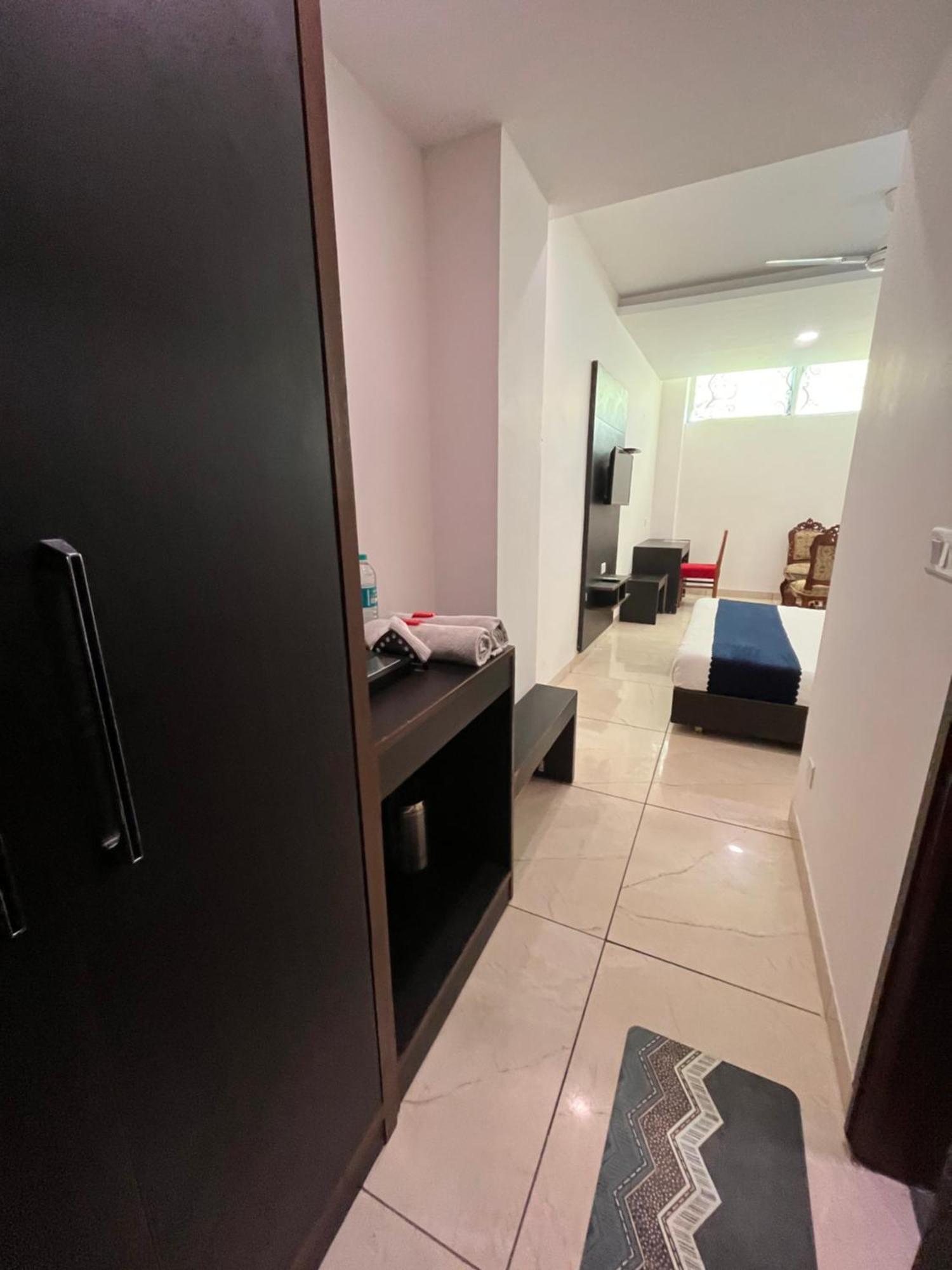 Hotel Jb Residency !! Luxurious & Royal Balcony Rooms !! Large Rooms Zirakpur Exterior foto