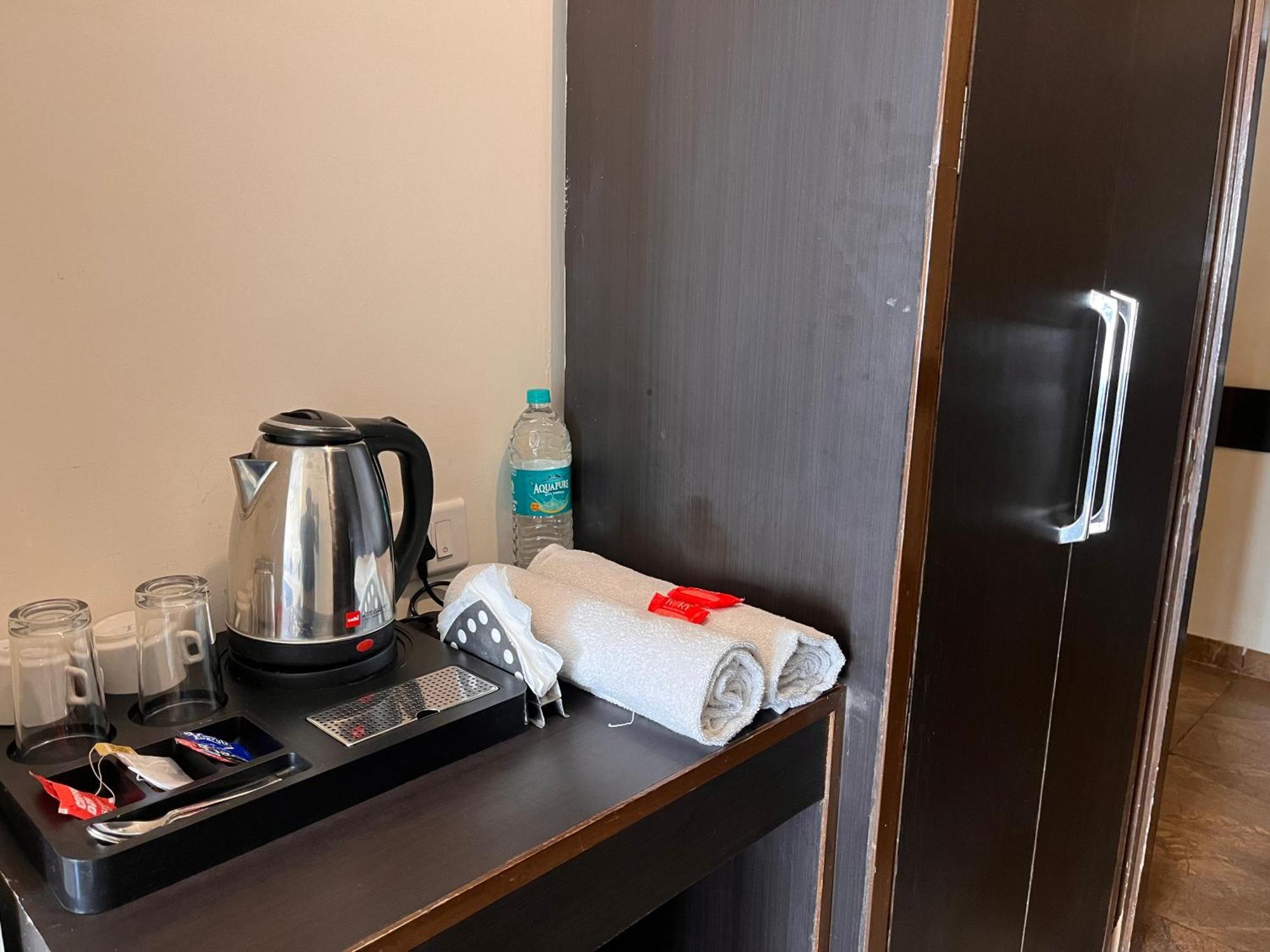 Hotel Jb Residency !! Luxurious & Royal Balcony Rooms !! Large Rooms Zirakpur Exterior foto